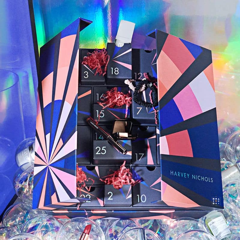 HARVEY NICHOLS advent calendar 2023 is presented in a sleek geometrical box including 25 with a total of 45 items that will add pleasure to the anticipation of the holiday season