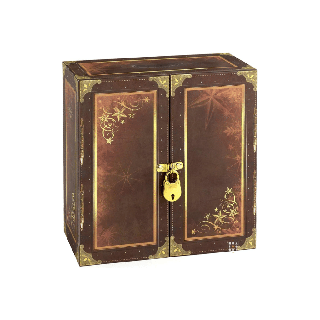 Harry Potter The Carat Shop Advent Calendar including 24 accessories and jewellery pieces from the wizarding world. Presented in a rustic brown box with gold lock