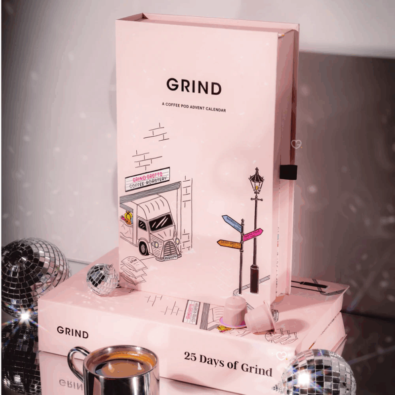 Grind Advent Calendar 2025 : 25 days of exceptional coffee in a pale pink box adorned with a festive street illustration. Enjoy your holiday season, one cup at a time.