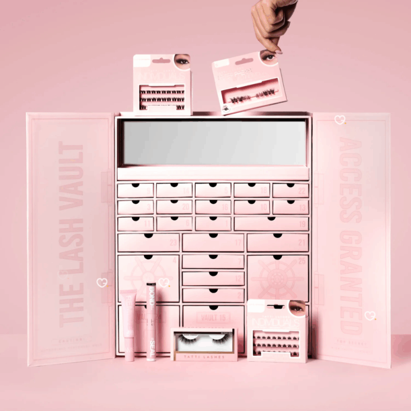 Tatti Lashes Advent Calendar 2025 consists of a range of Tatti’s most popular lash styles, in a chic, blush-pink box