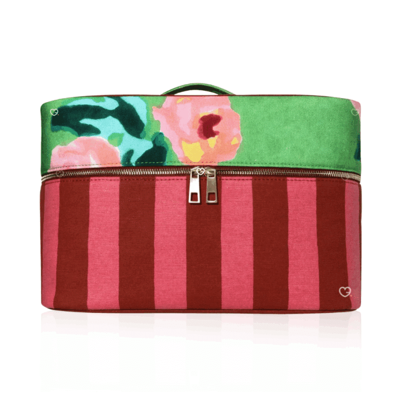 Oh My Cream Beauty Advent Calendar 2025 contains 25 clean beauty products, including face masks, lip balm, cleansing gel, ampoules, and face creams from well-known multi-brands