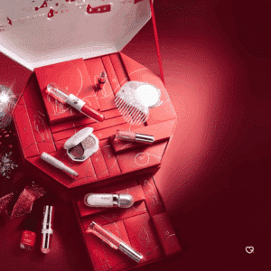 Kiko Advent calendar 2025 makeup beauty composed of 24 make-up and skincare products, in standard or mini format, as well as essential accessories.