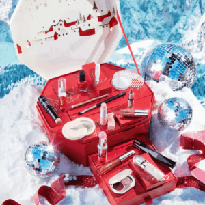 Kiko Advent calendar 2025 makeup beauty composed of 24 make-up and skincare products, in standard or mini format, as well as essential accessories.