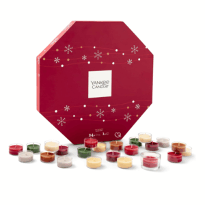 Yankee Candle Wreath Advent Calendar 2025 with 24 scented tea lights, glass holder and 8 festive fragrances, perfect for Christmas candle lovers.