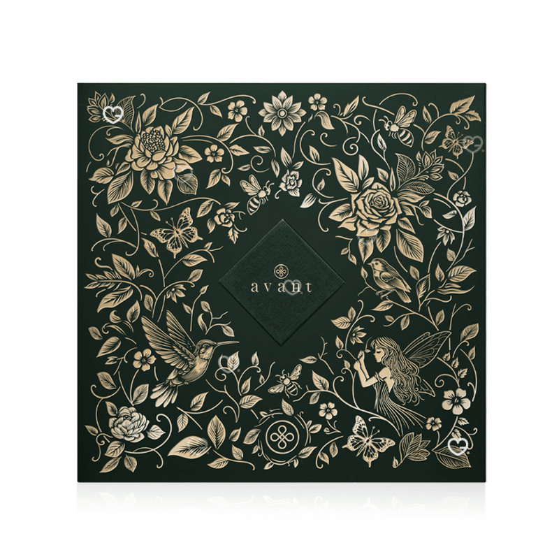 Avant Skincare Advent Calendar 2025 12-day journey into luxury beauty. Behind each carefully designed compartment are high-end skincare treatments, including serums and creams enriched with plant-based ingredients. Presented in an elegant format, this limited-edition calendar is designed for festive moments of self-care or as a thoughtful seasonal gift. The clean and structured design underlines its premium character while emphasizing a daily ritual of discovery.