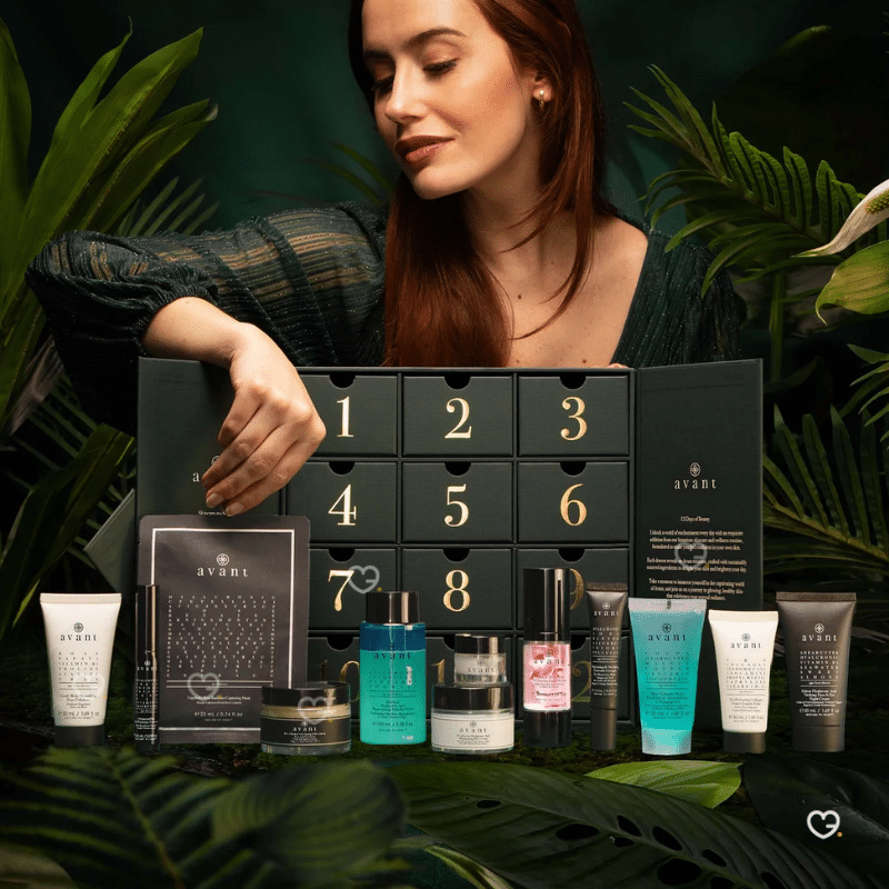 Avant Skincare Advent Calendar 2025 12-day journey into luxury beauty. Behind each carefully designed compartment are high-end skincare treatments, including serums and creams enriched with plant-based ingredients. Presented in an elegant format, this limited-edition calendar is designed for festive moments of self-care or as a thoughtful seasonal gift. The clean and structured design underlines its premium character while emphasizing a daily ritual of discovery.