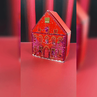 Avon beauty Advent Calendar 2025 with 24 beauty treats for face, body, hair, fragrance and makeup, perfect for festive beauty lovers.