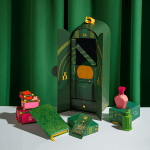 Wicked Premium Advent Calendar 2025 with 12 exclusive collectibles like salt and pepper set, pen, notebook and bookmark, perfect for adult fans and gift giving.
