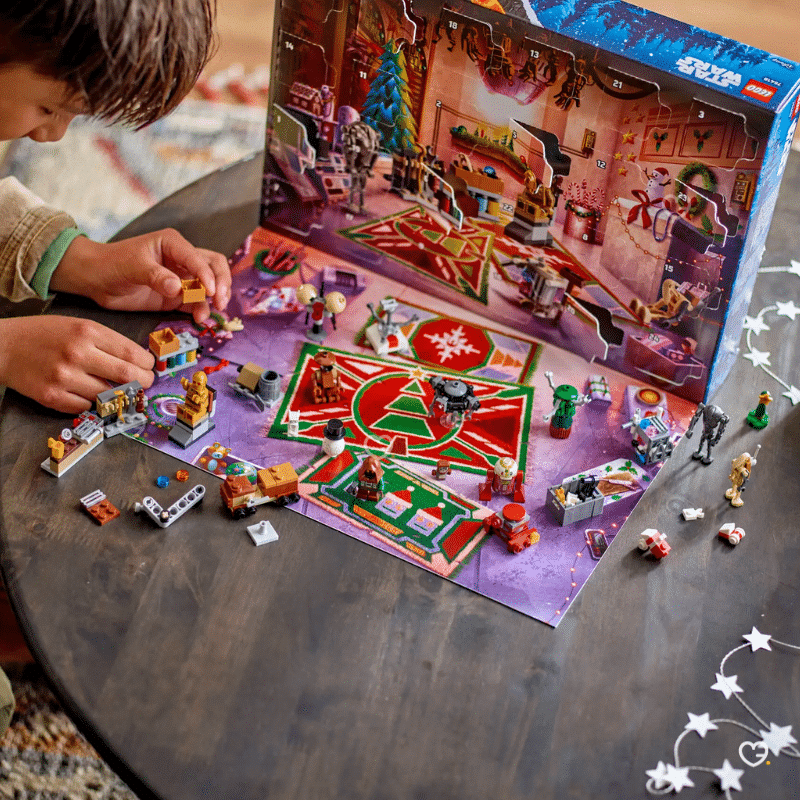 Lego Star Wars (75418) Advent Calendar 2025 with 263 pieces, 24 festive surprises, BB-8 snowman, Jawa, Babu Frik and holiday builds for kids and collectors.