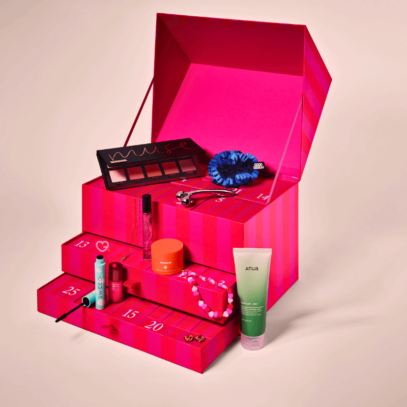 Glamour Advent Calendar 2025 with 25-day countdown featuring 28 luxury beauty treats for trend-loving beauty enthusiasts.