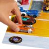 Hot Wheels Advent Calendar 2025 with 34 pieces, 10 miniature cars and 24 festive accessories. Perfect for kids and collectors.