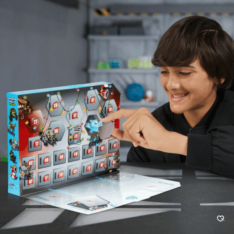 MrBeast Hyper Fusion Advent Calendar 2025 with 24 surprises including micro creatures, stickers and fusion caps, perfect for kids and collectors.