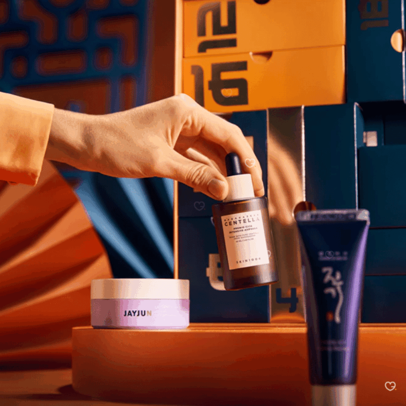 Notino KBeauty Advent Calendar 2025 with 24 Korean skincare and makeup minis in pink festive box, perfect for beauty enthusiasts.