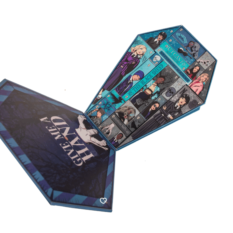 Wednesday Deluxe - Cinereplicas Advent Calendar 2025 with 24 Wednesday-themed surprises like bracelet, mini plush and gothic accessories for fans and collectors.