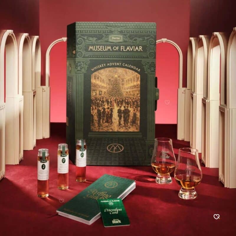 Flaviar Advent Calendar 2026 with samples, tasting booklet and Flaviar Black membership card