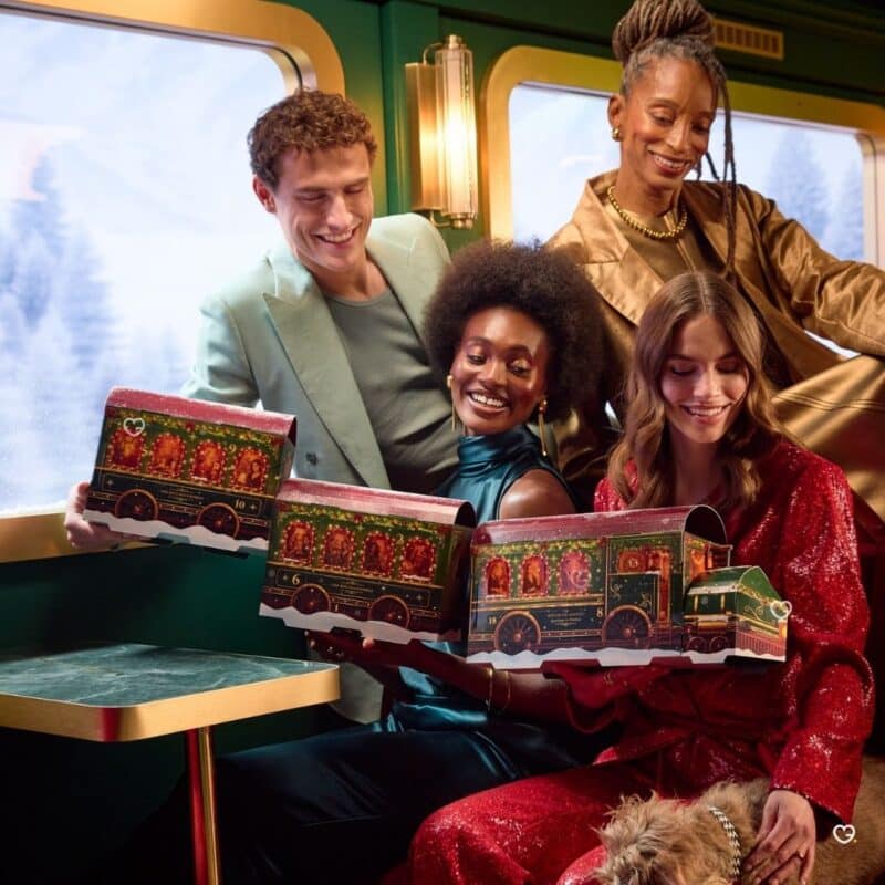 Rituals Premium Advent Calendar 2026 held by two people